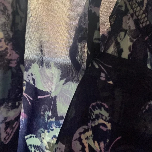 Almost famous butterfly top - Picture 6 of 7